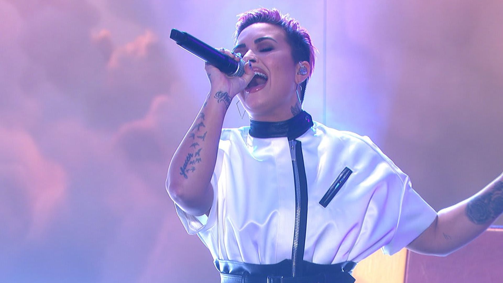 Demi Lovato explains her newly cropped hairstyle on Ellen