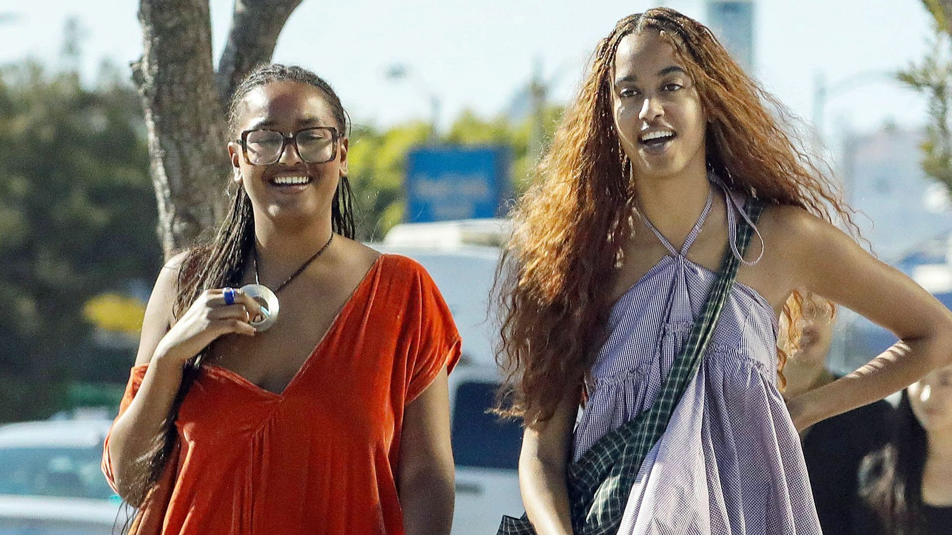 Malia and Sasha Obama show off different styles at LA party — Crop tops