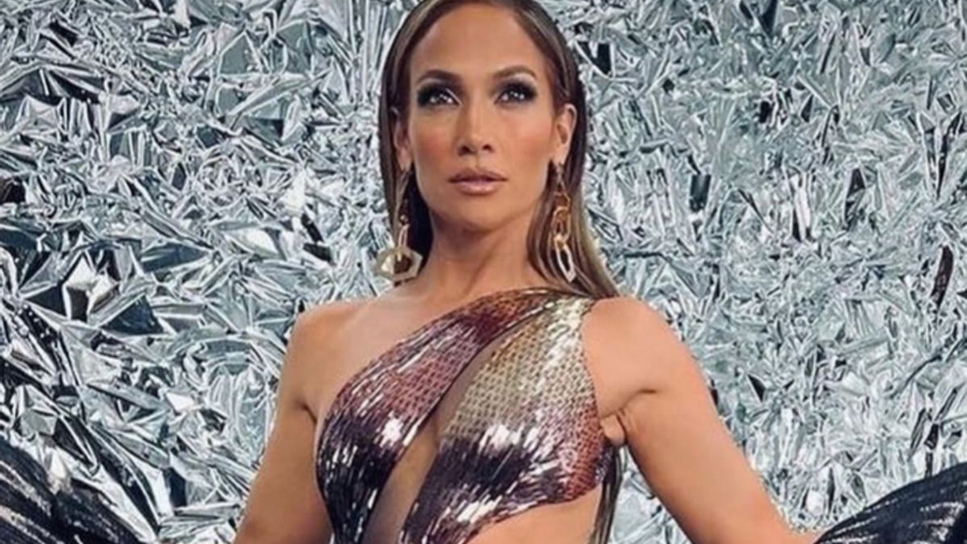 Jennifer Lopez stuns in 70s inspired look for star-studded Beverly Hills party