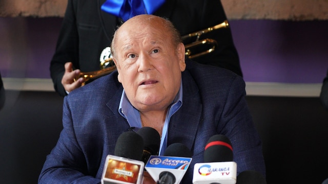 Plaza Mexico Honors Singer-Songwriter Leo Dan With Star On Their Walk Of Fame