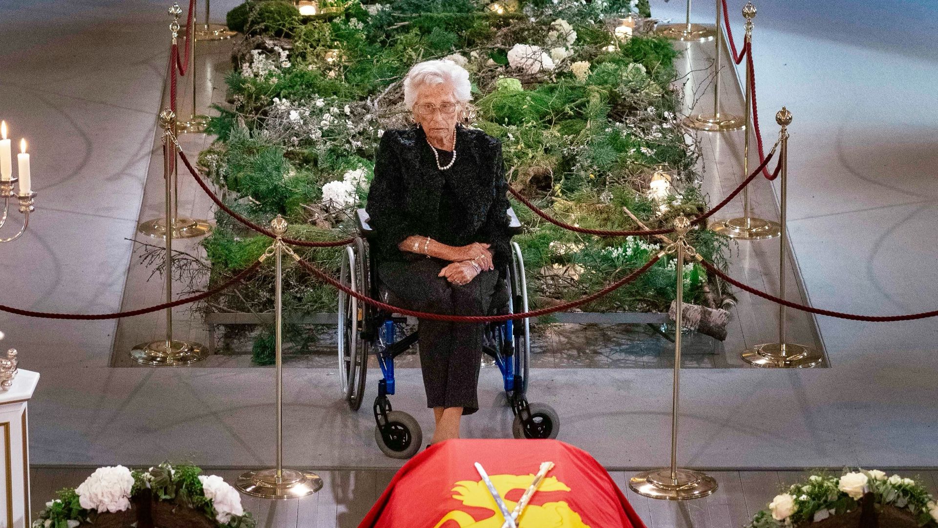 The Princess with her brother's coffin