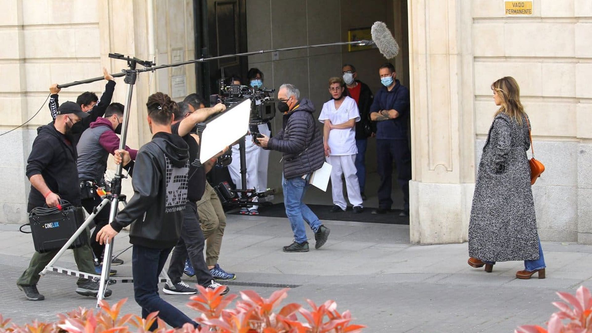 Penelope Cruz looked chic in bootcut jeans while on the set of her new film