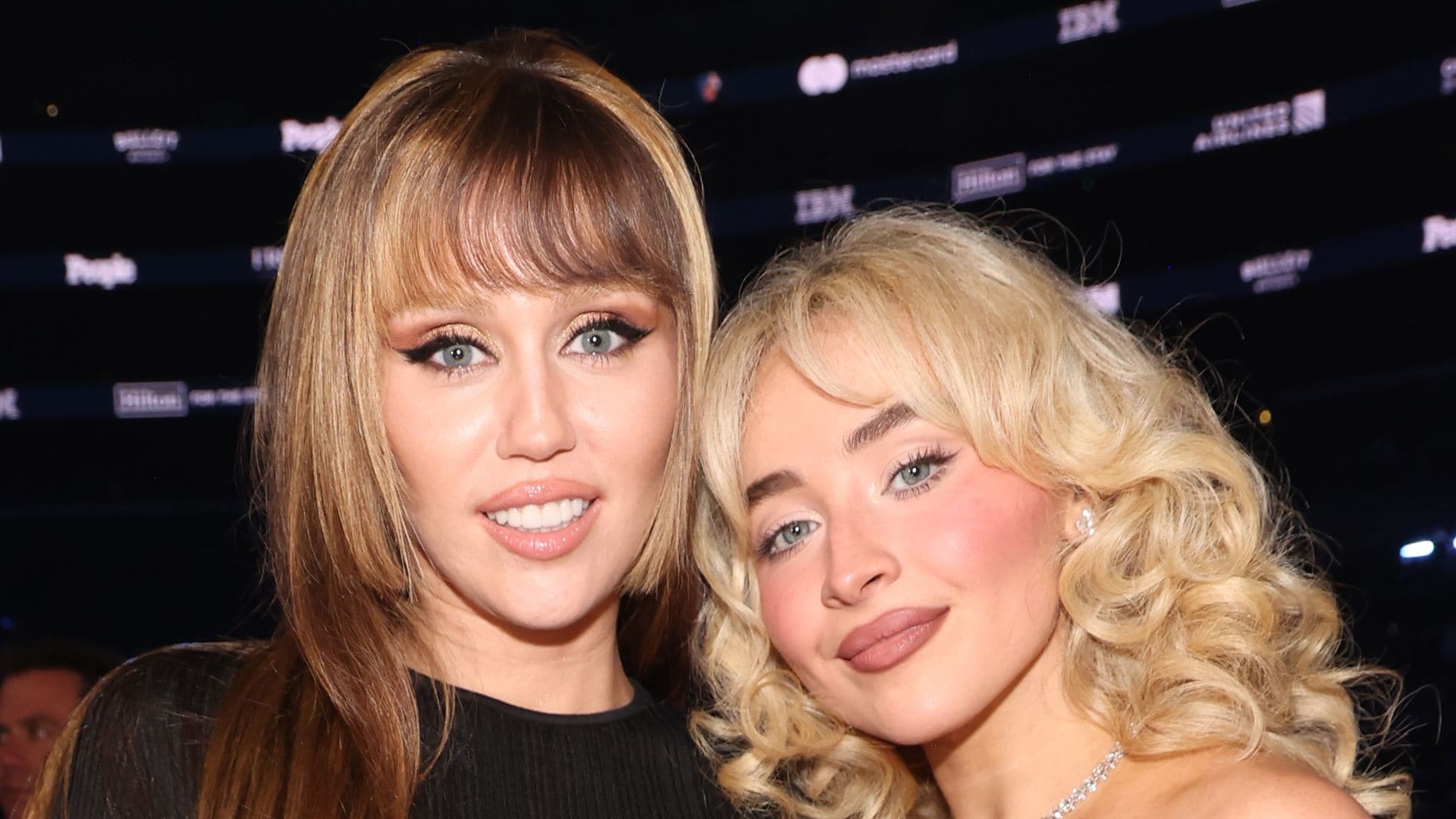 LOS ANGELES, CALIFORNIA - FEBRUARY 02: (L-R) Miley Cyrus and Sabrina Carpenter attend the 67th Annual GRAMMY Awards at Crypto.com Arena on February 02, 2025 in Los Angeles, California.  (Photo by Kevin Mazur/Getty Images for The Recording Academy) 