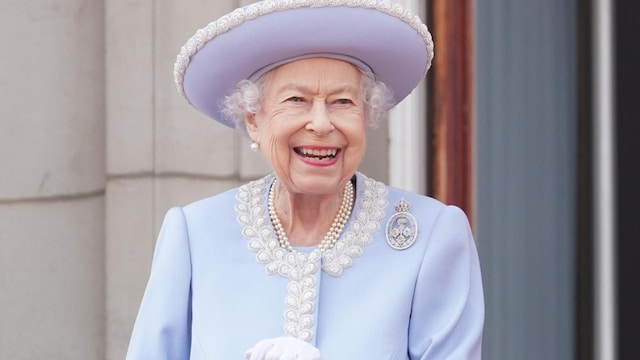 Queen Elizabeth debuts new haircut