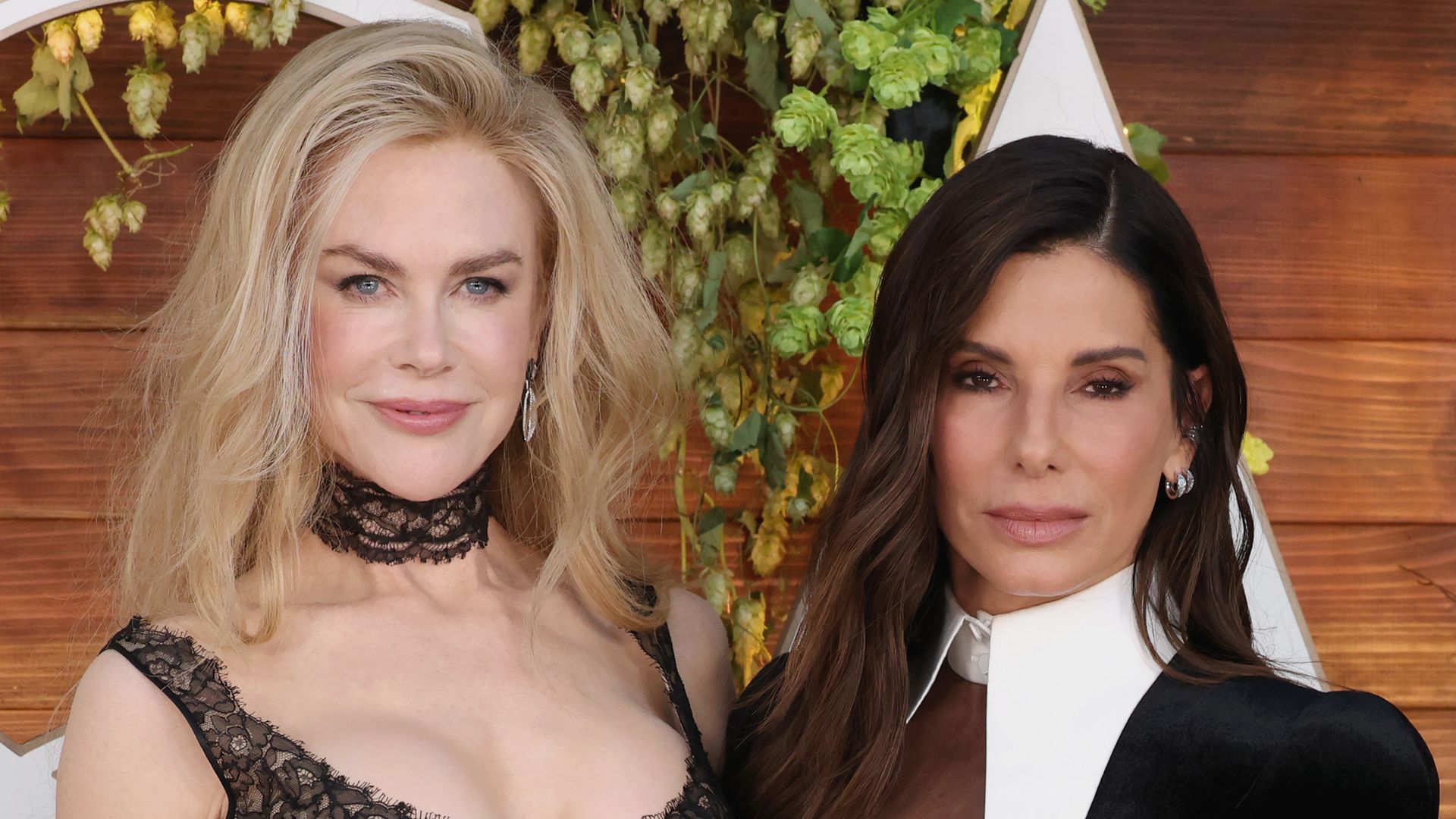 https://www.hola.com/us/horizon/landscape/9192134b18d6-los-angeles-california-nicole-kidman-and-sandra-bullock-attend-the-u-s-premiere.jpg?im=Resize=(1200)