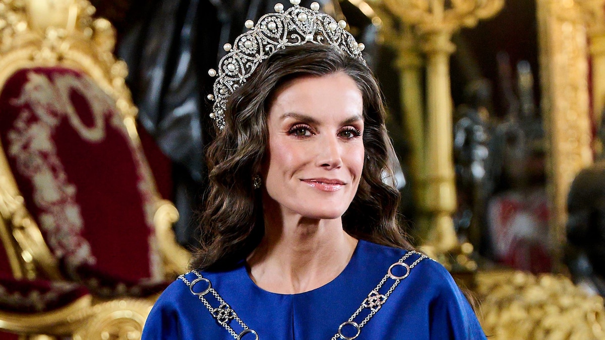 https://www.hola.com/us/horizon/landscape/93405e9a6cc3-madrid-spain-queen-letizia-of-spain-hosts-a-dinner-gala-for-omans-sultan-his-maj.jpg?im=Resize=(1200)