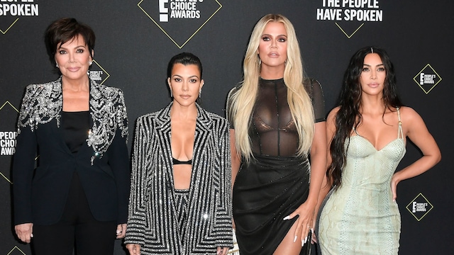 SANTA MONICA, CALIFORNIA - NOVEMBER 10: (L-R) Kris Jenner, Kourtney Kardashian, KhloÃ© Kardashian and Kim Kardashian attend`Kim Kardashian the 2019 E! People's Choice Awards at Barker Hangar on November 10, 2019 in Santa Monica, California. (Photo by Frazer Harrison/Getty Images) 