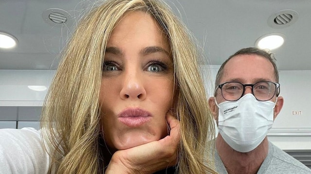 Jennifer Aniston making a kissy face with hairstylist Chris McMillan