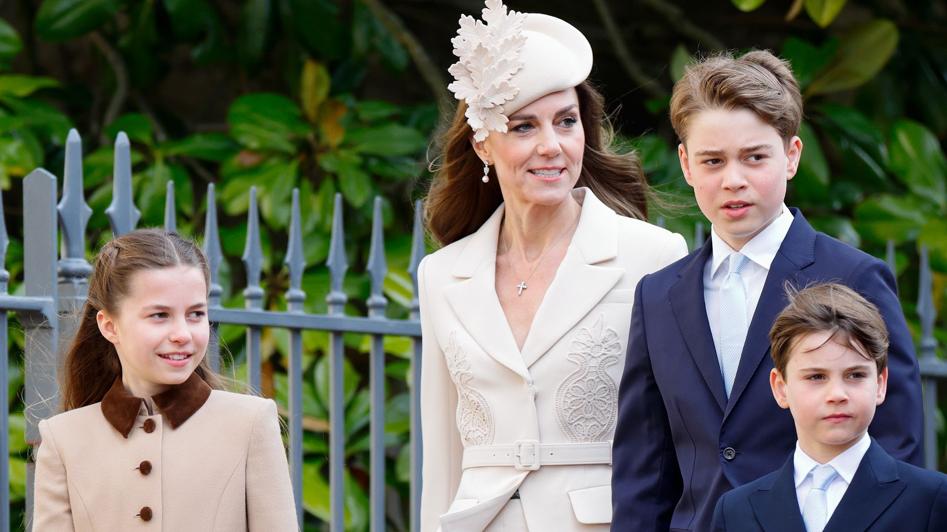 https://www.hola.com/us/horizon/landscape/94304d703eda-windsor-england-princess-charlotte-of-wales-catherine-princess-of-wales-prince-g.jpg?im=Resize=(1200)