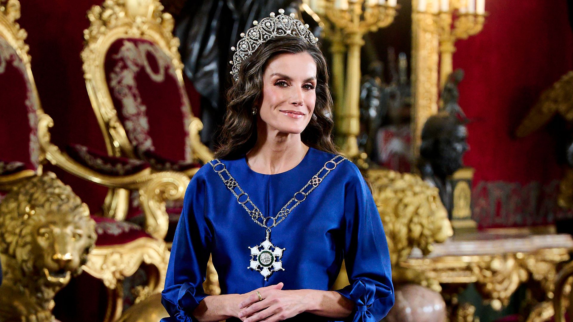 MADRID, SPAIN - NOVEMBER 04: Queen Letizia of Spain hosts a dinner gala for Oman's Sultan His Majesty Haitham Bin Tariq at the Royal Palace on November 04, 2025 in Madrid, Spain. (Photo by Carlos Alvarez/Getty Images)