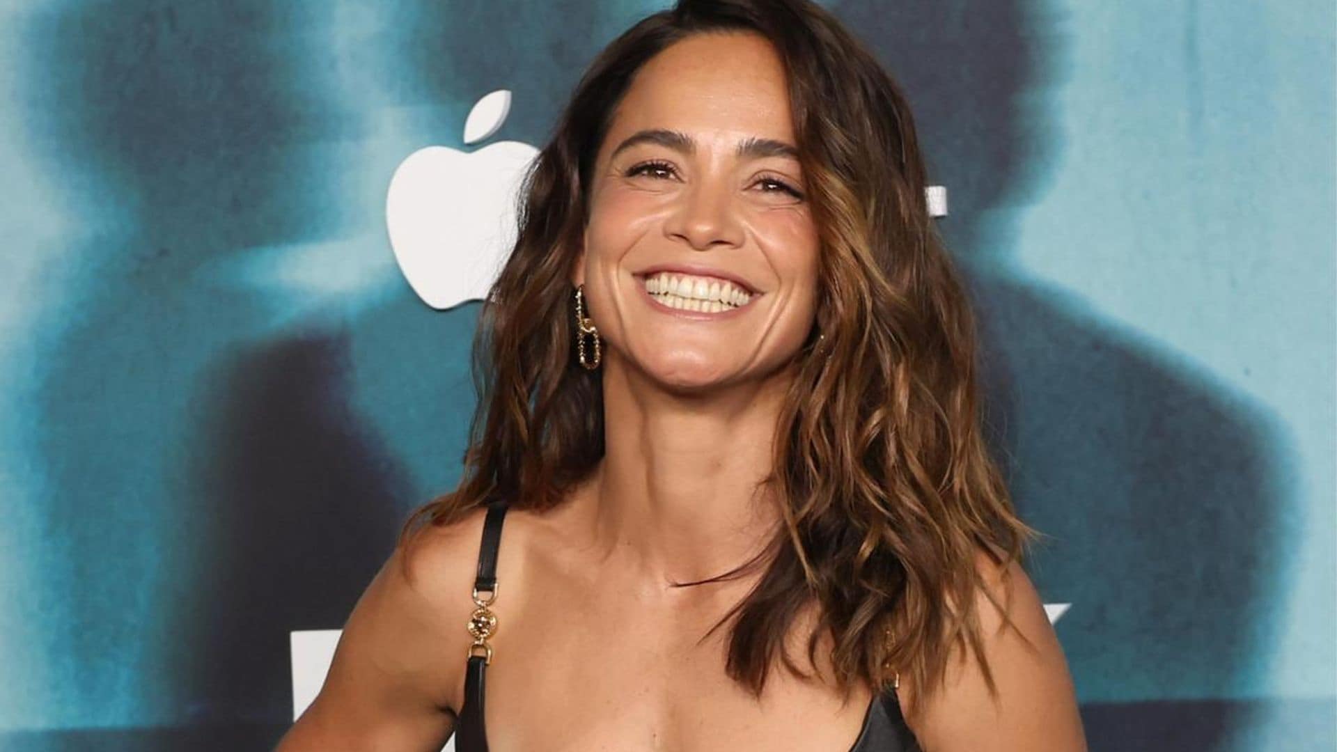 Alice Braga shows off her toned arms at the ‘Dark Matter’ world premiere
