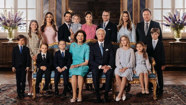Queen receives palace Christmas trees with her 8 grandchildren