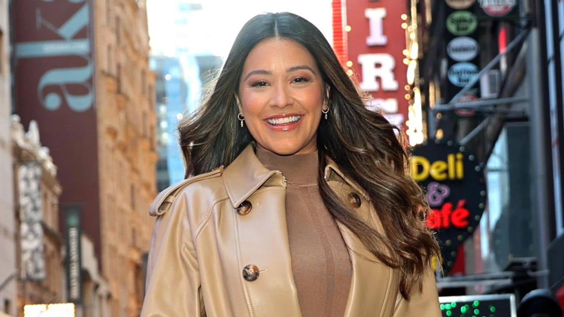 Gina Rodriguez teaches Jennifer Hudson how to salsa dance