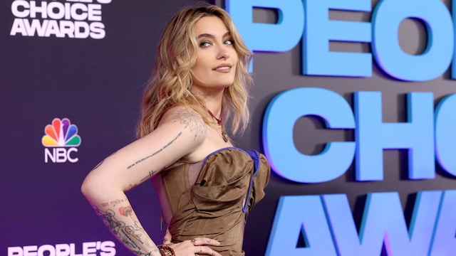 2021 E! People's Choice Awards - Arrivals