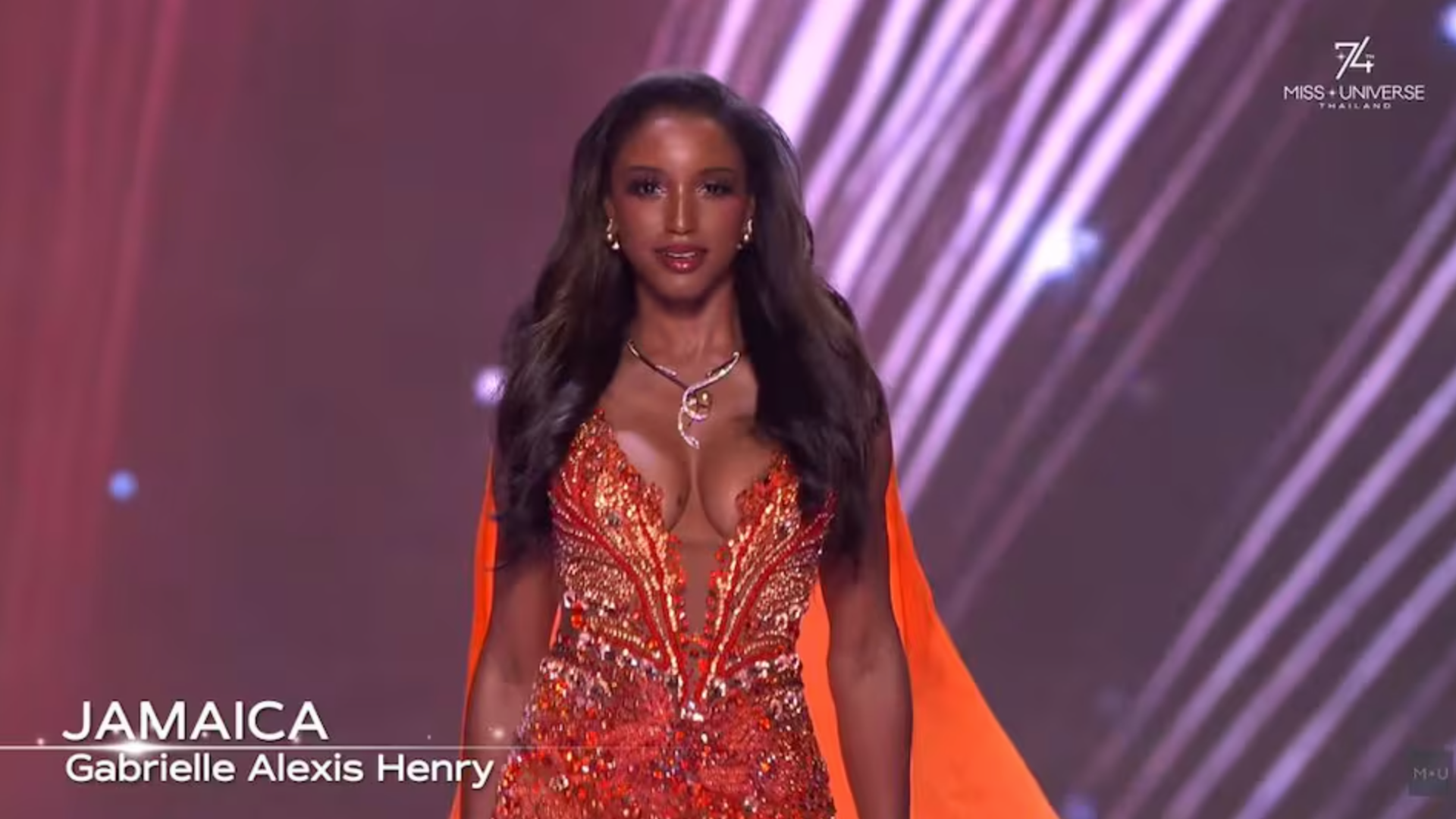 At the moment of the accident, Miss Jamaica was wearing a long orange gown with sparkling embellishments and a high slit.