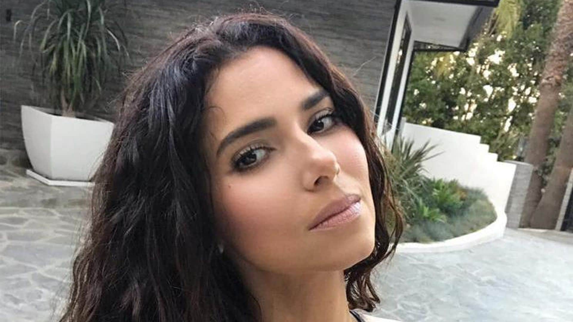 The surprising reason behind Roselyn Sanchez's sexy swimsuit picture
