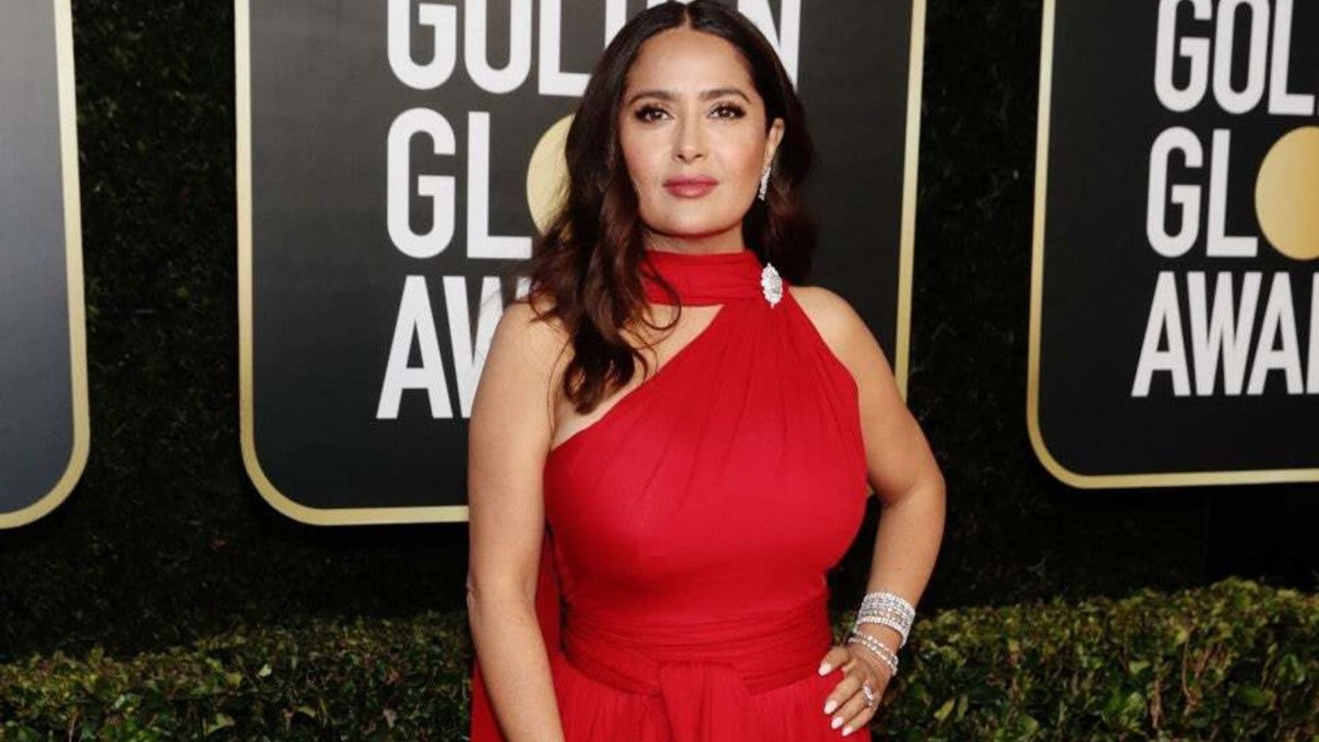 salma hayek red dress just wore the most elegant colour combination Salma Hayek Red One Shoulder