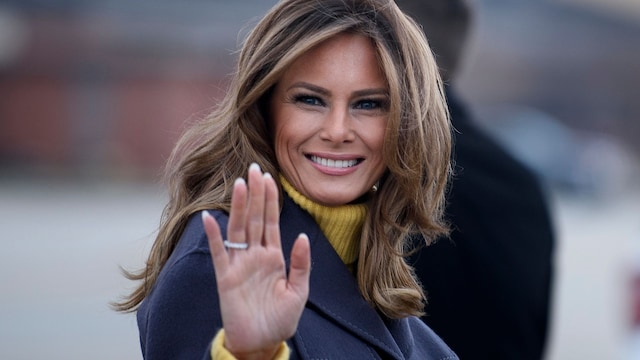 TOPSHOT - US First Lady Melania Trump boards a plane at Andrews Air Force Base for a three state overnight trip March 4, 2019 in Maryland. - The First Lady travels to Oklahoma, Washington, and Nevada as part of her "Be Best" tour. (Photo by Brendan Smialowski / AFP)        (Photo credit should read BRENDAN SMIALOWSKI/AFP via Getty Images)