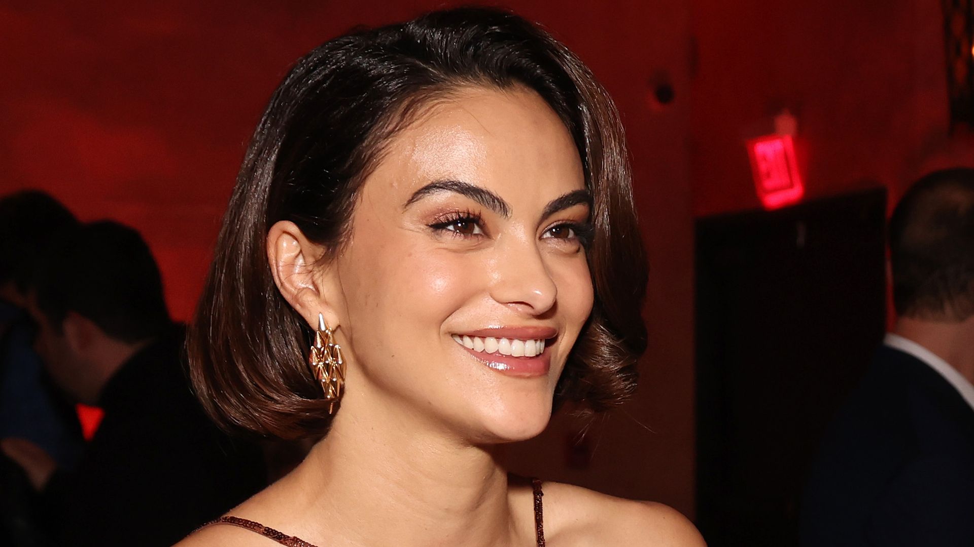 https://www.hola.com/us/horizon/landscape/9ae98bba77f0-camila-mendes-and-alison-brie-at-the-masters-of-the-universe-world-premiere-afte.jpg?im=Resize=(1200)