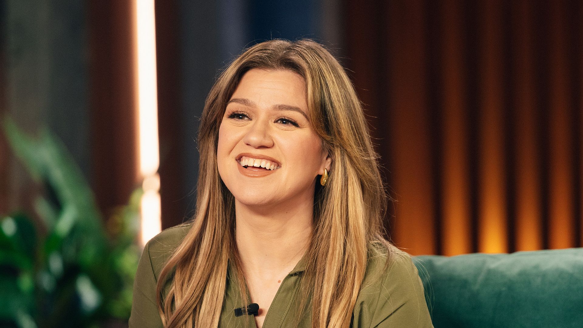 Kelly Clarkson fans panic as she mysteriously skips talk show episode