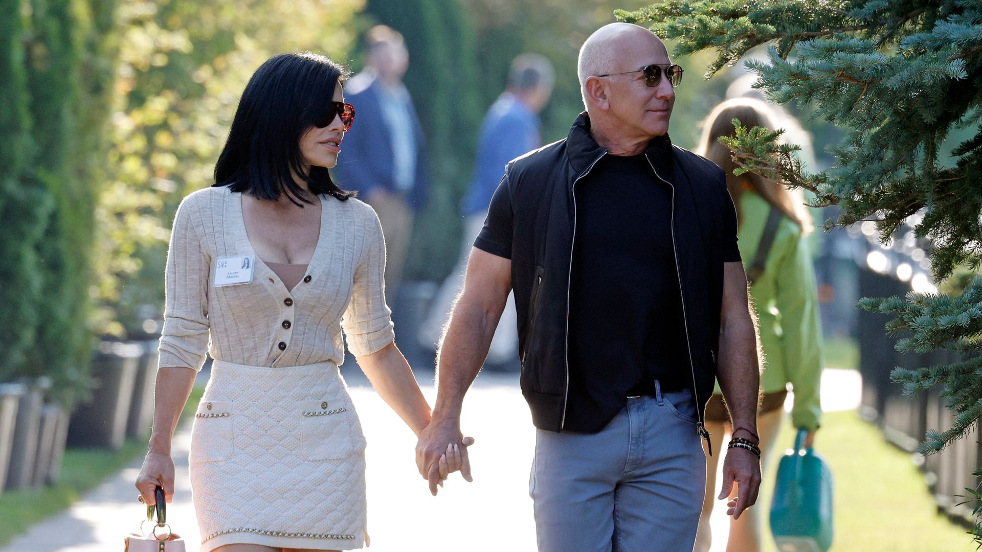 Jeff Bezos Sports a New Hairstyle After Marrying Lauren Sánchez: A Bold Style Transformation?
