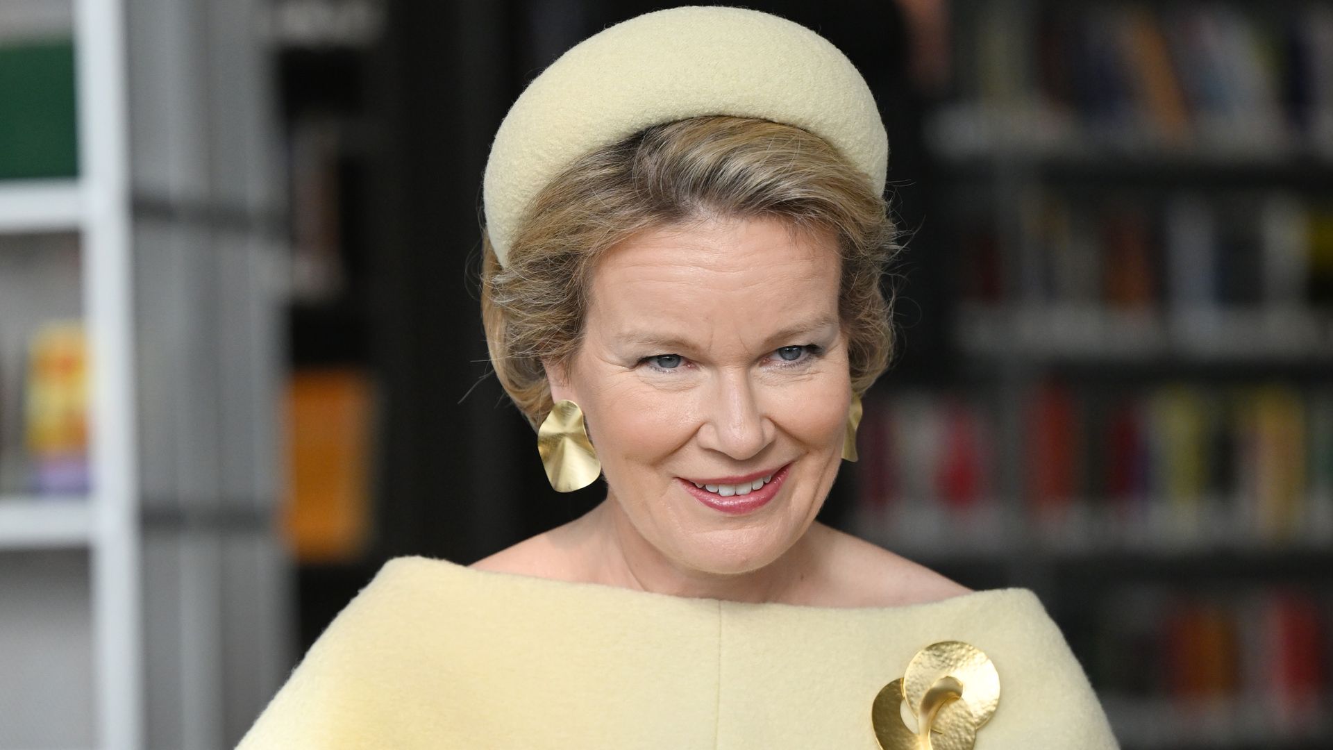 Queen Mathilde’s Oslo gala look: Nine Provinces tiara, champagne-gold gown, and hidden symbolism