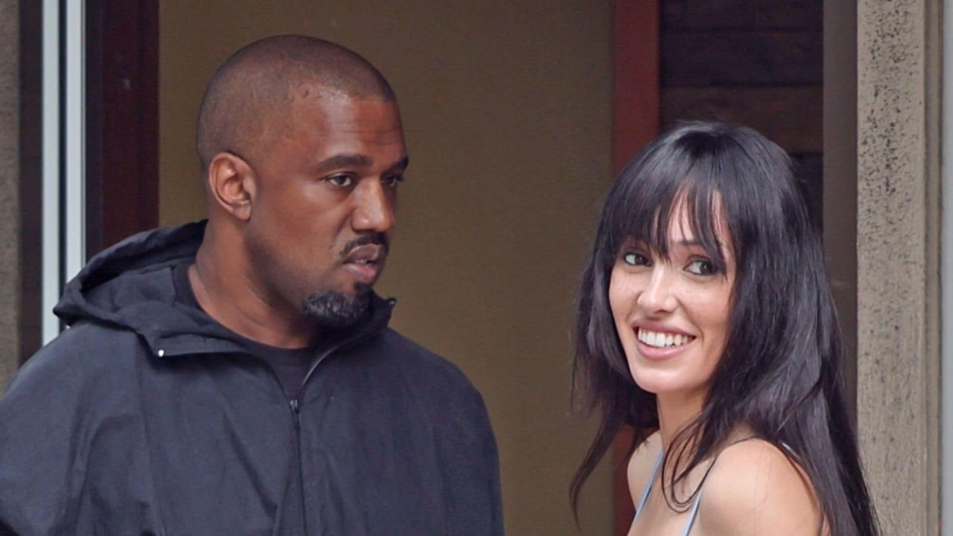 
Los Angeles, CA, August 14, 2025.

Kanye West and Bianca Censori are spotted having lunch at Denny's in Westwood before heading to Ipic Theaters for a movie date, keeping it low-key and casual.
****
Kanye West y Bianca Censori son vistos almorzando en Denny's en Westwood antes de dirigirse a Ipic Theaters para una cita al cine, manteniendo un estilo relajado y casual.