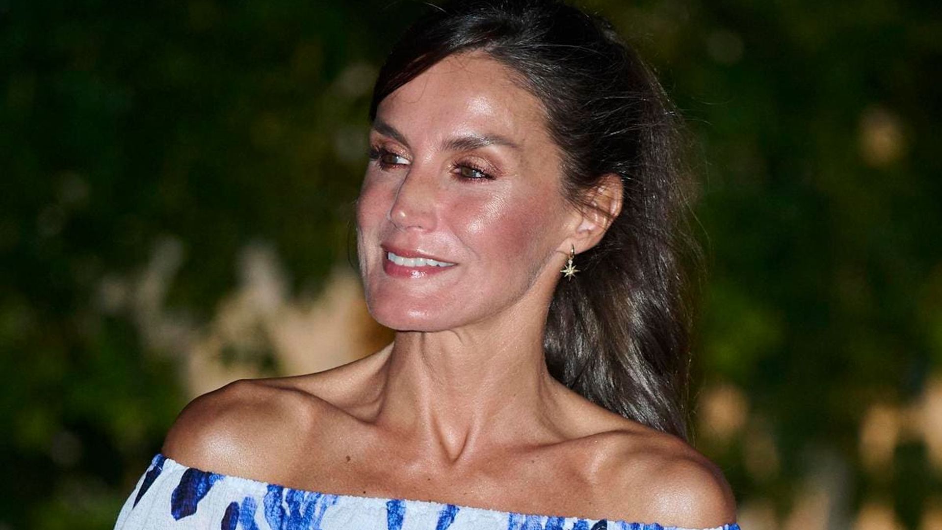 Queen Letizia bares her shoulders in pretty summer dress—and it’s on sale!
