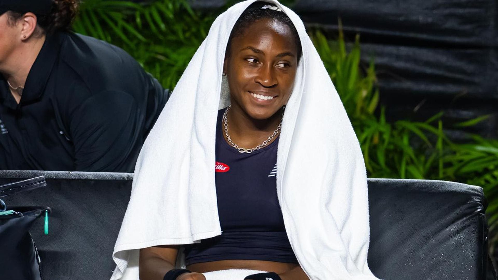 Coco Gauff jokes about the windy weather conditions at the WTA Finals in Cancun
