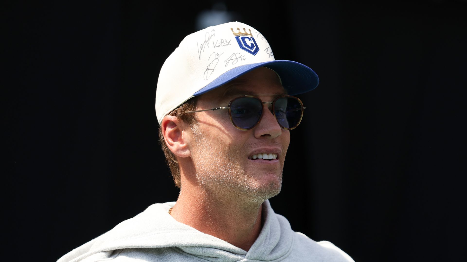 https://www.hola.com/us/horizon/landscape/a2818929594d-kansas-city-missouri-tom-brady-is-seen-at-the-cardvault-by-tom-brady-opening-on.jpg?im=Resize=(1200)