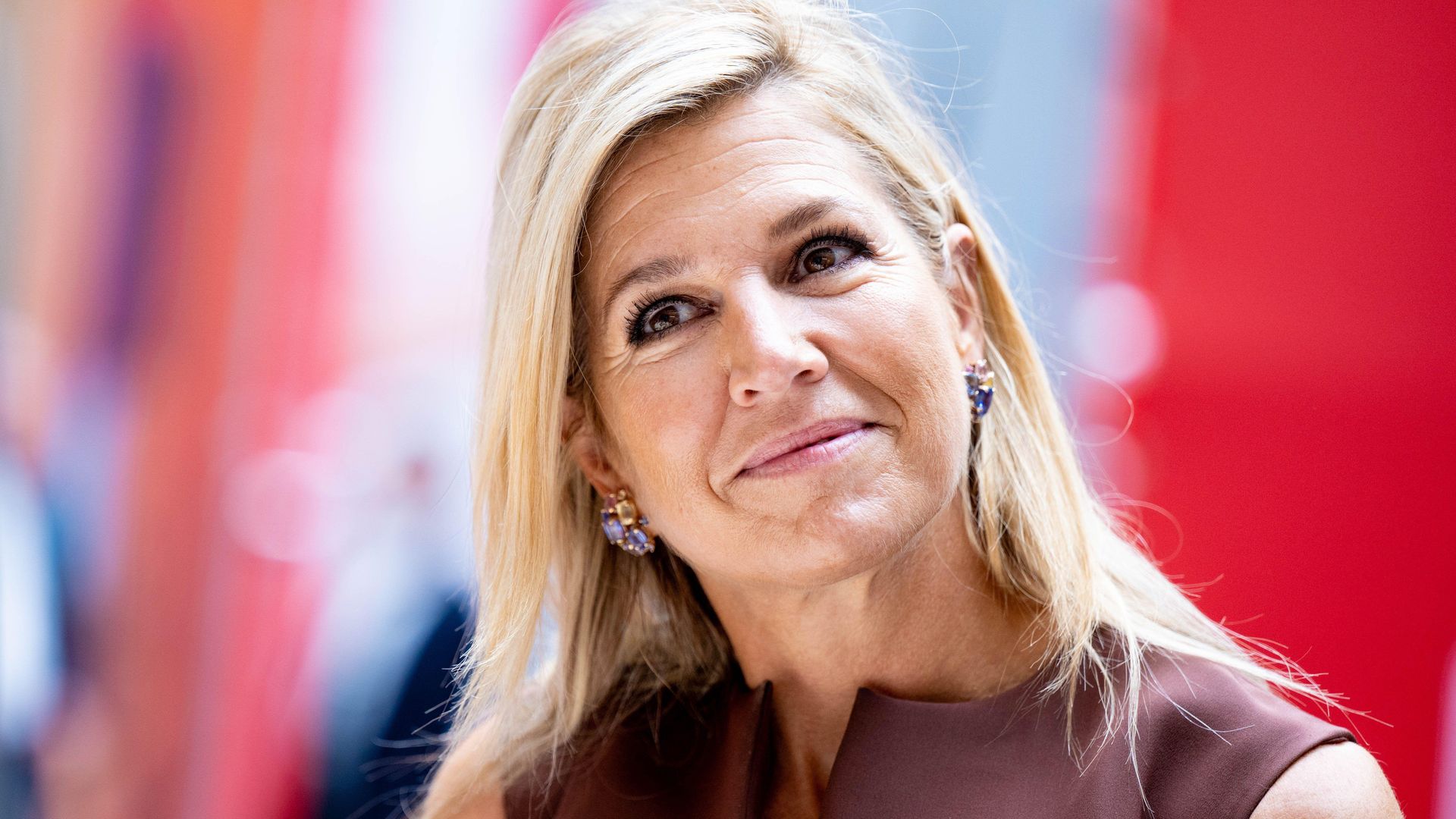 Queen Máxima steps out in chocolate brown and soft pink for an unexpected fall pairing in Amsterdam