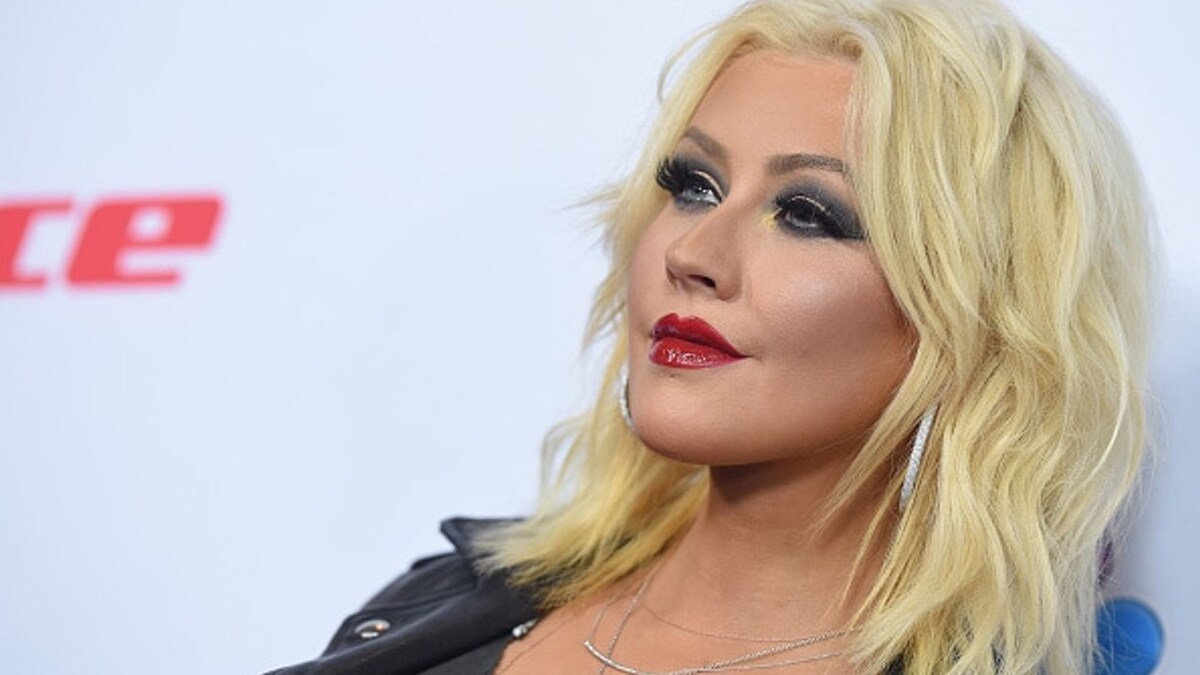 Watch Christina Aguilera impersonate Britney Spears, Miley Cyrus and Cher