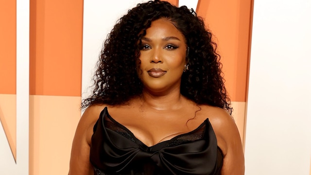 Lizzo shows off impressive weight loss transformation in black minidress and corset
