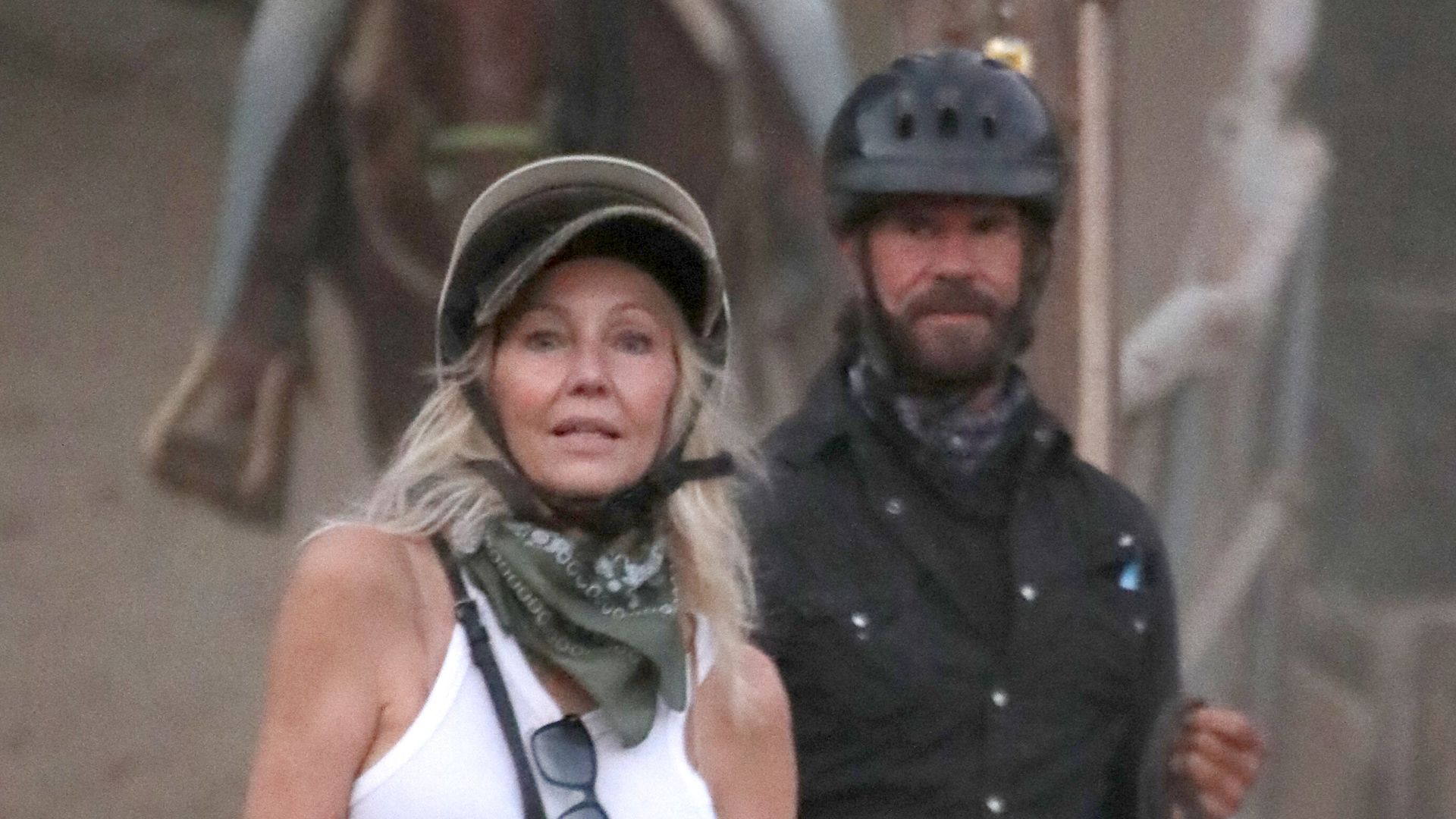 Photo 2026 Instar Images/The Grosby Group
 

Los Angeles, CA, September 23, 2026. Heather Locklear and Lorenzo Lamas go horseback riding at Sunset Ranch Hollywood before heading onto trails overlooking Los Angeles near the Hollywood Sign. Locklear, who turns 65 on September 25, rides alongside Lamas after the pair reconnected around New Years Eve 2025 and later made their public debut as a couple. They first met more than four decades ago after posing together for a 1983 Playgirl cover while Locklear was starring in Dynasty and Lamas was appearing in Falcon Crest. Locklear wears a denim jacket, jeans, and a protective riding helmet for the outing.***Heather Locklear y Lorenzo Lamas realizan un paseo a caballo desde Sunset Ranch Hollywood por senderos con vistas a Los Ángeles, cerca del Hollywood Sign. Locklear, quien cumple 65 años el 25 de septiembre, cabalga junto a Lamas después de que ambos retomaran el contacto alrededor de Año Nuevo de 2025 y posteriormente hicieran su debut público como pareja. Se conocieron hace más de cuatro décadas después de posar juntos para una portada de Playgirl de 1983, cuando Locklear protagonizaba Dynasty y Lamas aparecía en Falcon Crest. Locklear lleva una chaqueta de denim, jeans y un casco de equitación durante la salida.


Byline: H2Y/INSTARimages / GROSBY GROUP