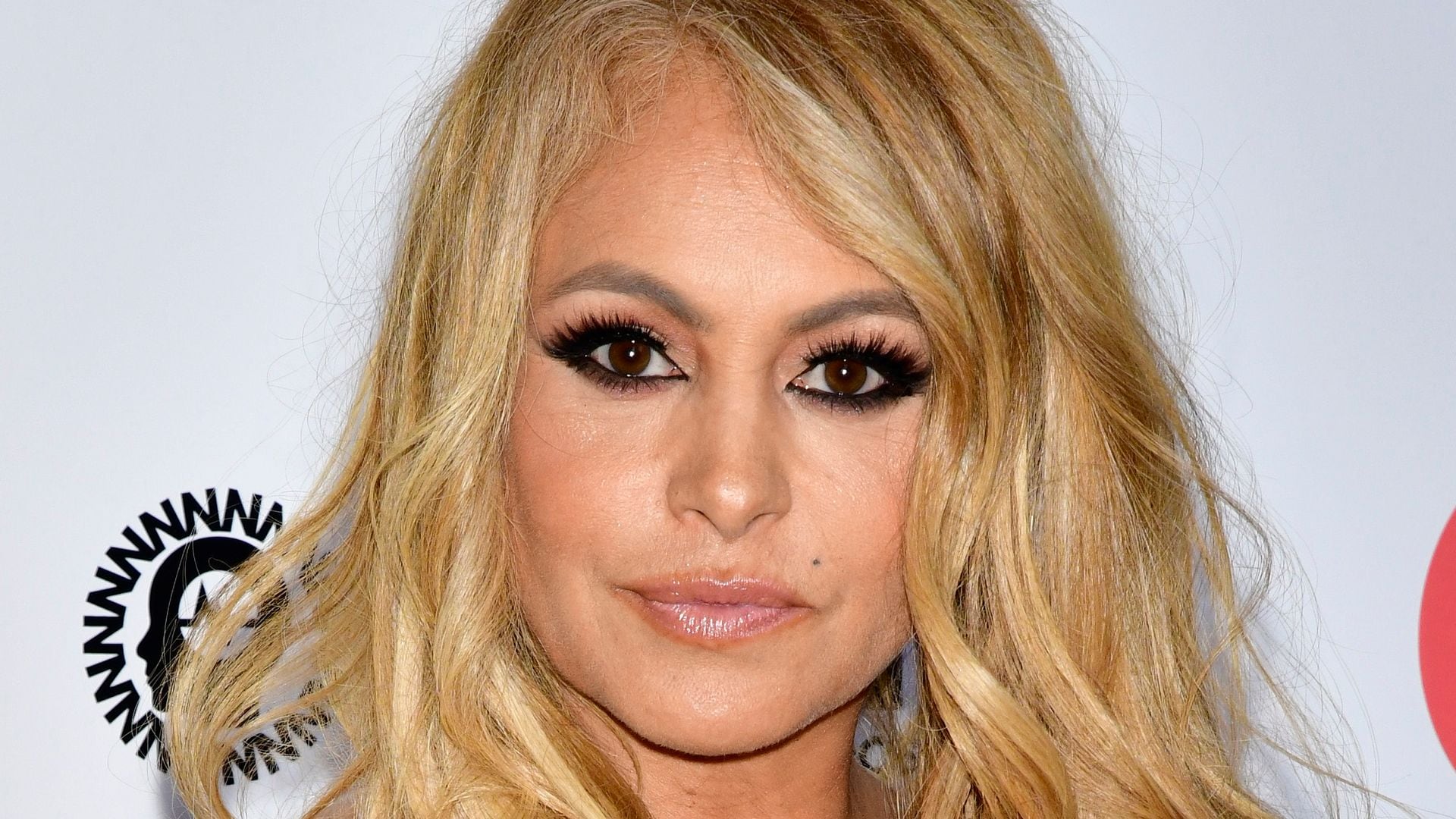 En ¡HOLA!, Paulina Rubio, el renacer de la 'Chica Dorada'
