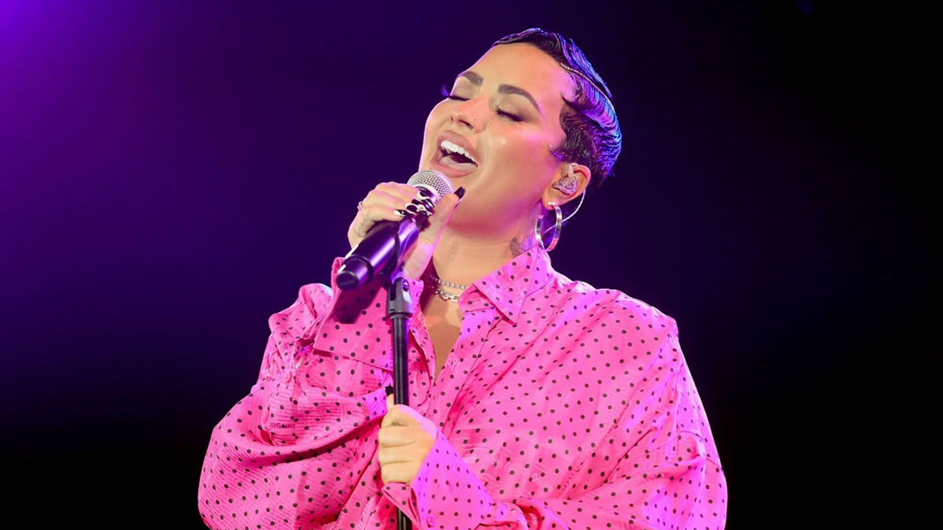 Demi Lovato apologizes for her sticky controversy against a frozen yogurt shop