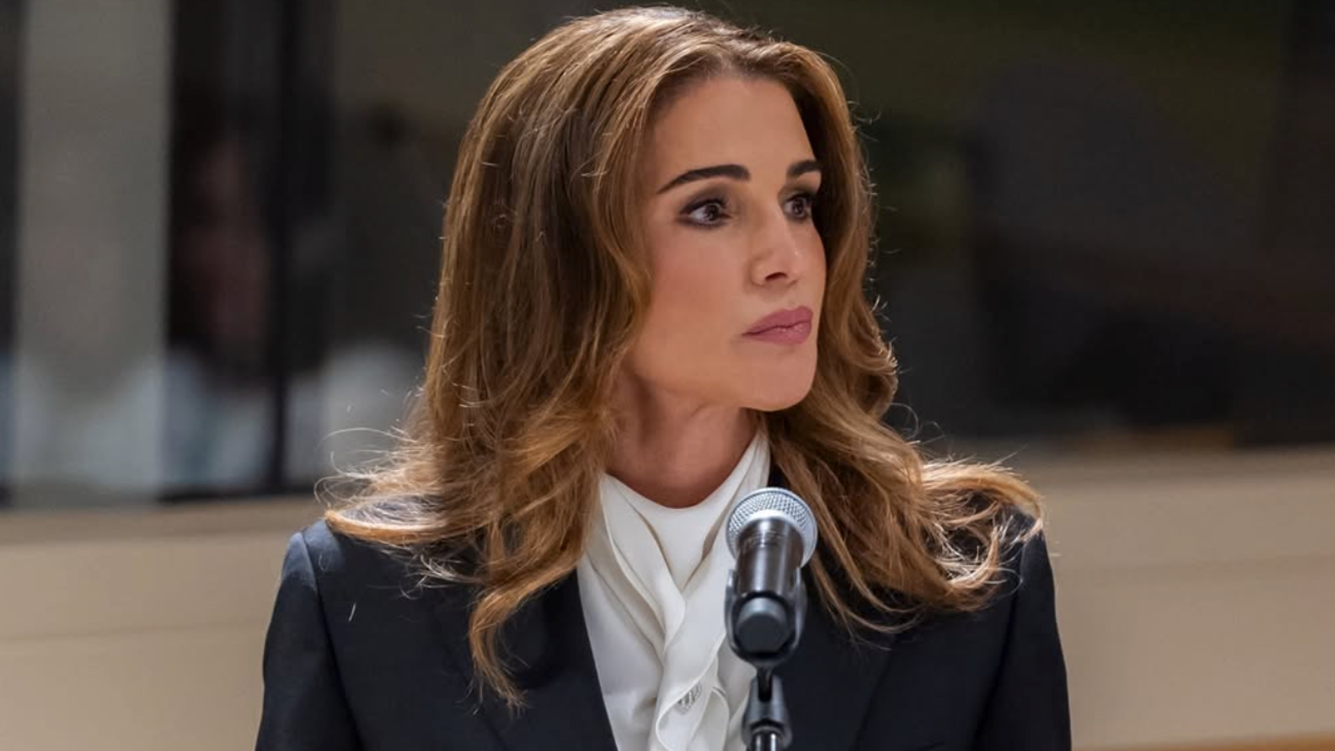 Queen Rania steps out in sharp power suit with an unexpectedly romantic detail