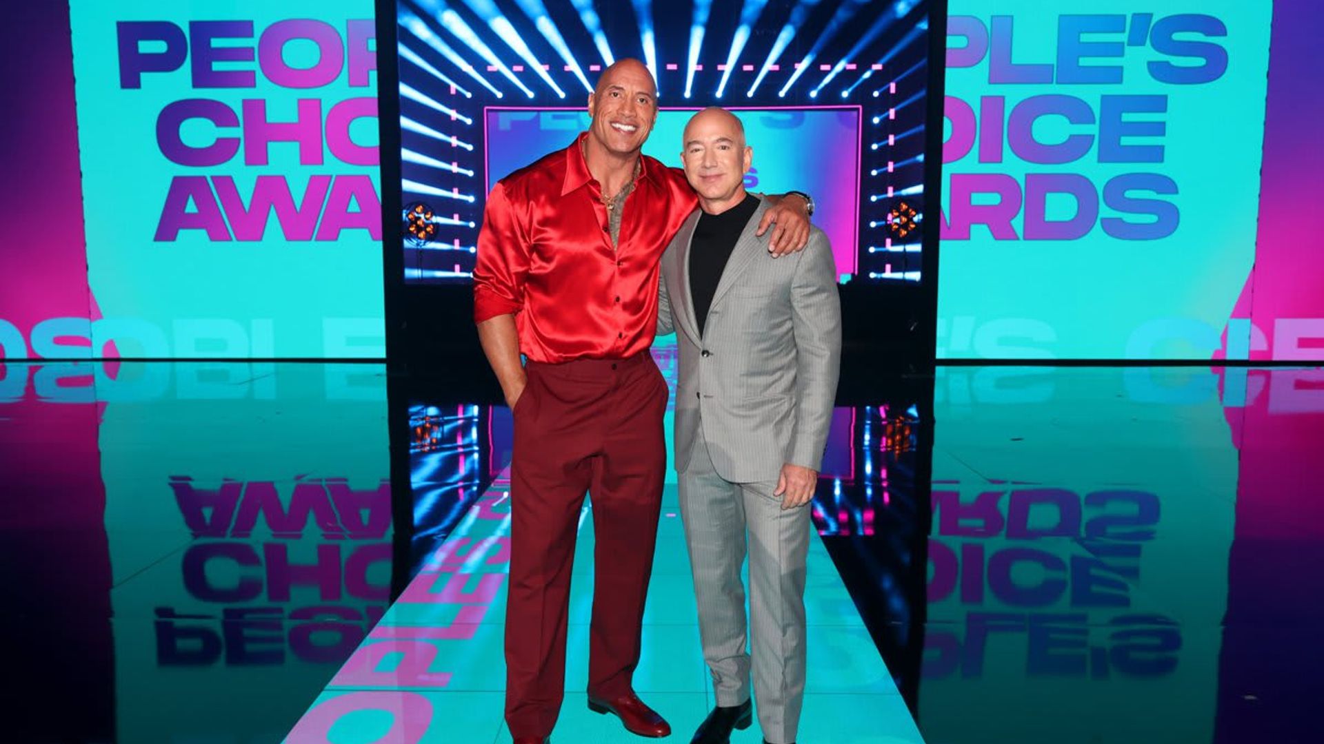 Jeff Bezoz makes rare public appearance at the 2021 People’s Choice Awards