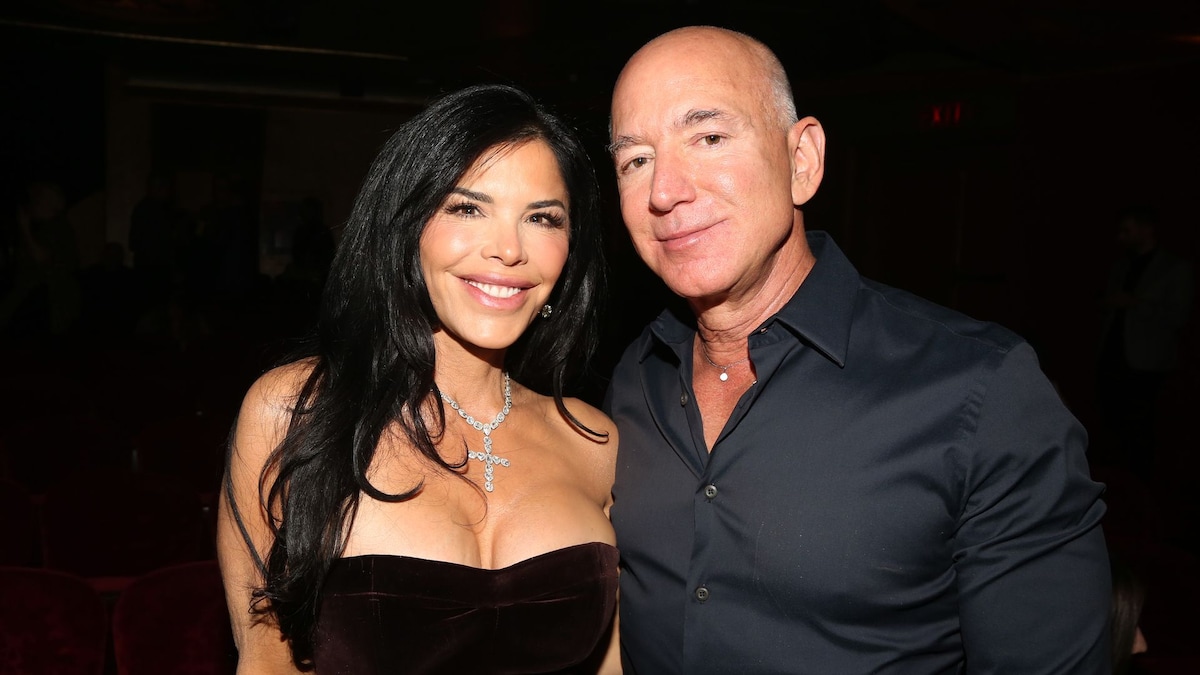 https://www.hola.com/us/horizon/landscape/a8bfc96cd3b5-new-york-new-york-lauren-sanchez-and-jeff-bezos-attend-the-opening-night-of-suns.jpg?im=Resize=(1200)