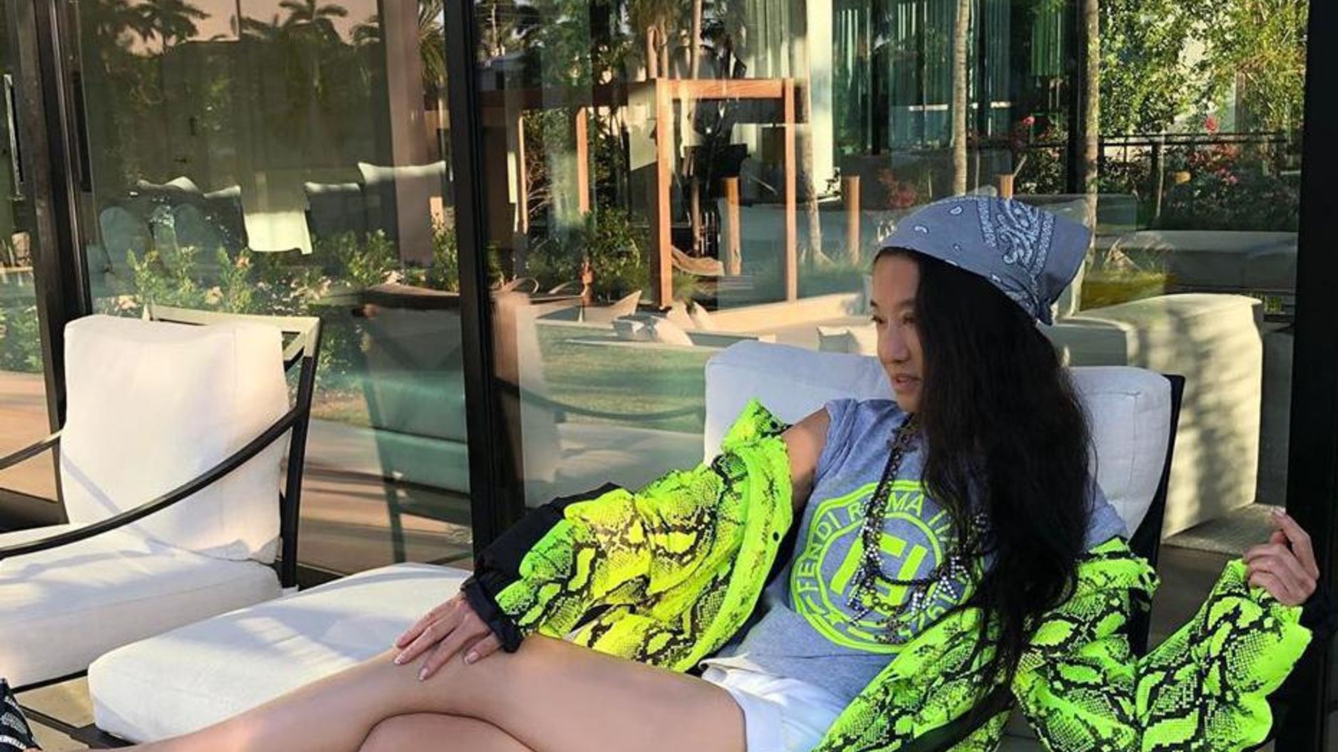Vera Wang shares jaw-dropping photos of herself at home and fans refuse to believe she’s 70