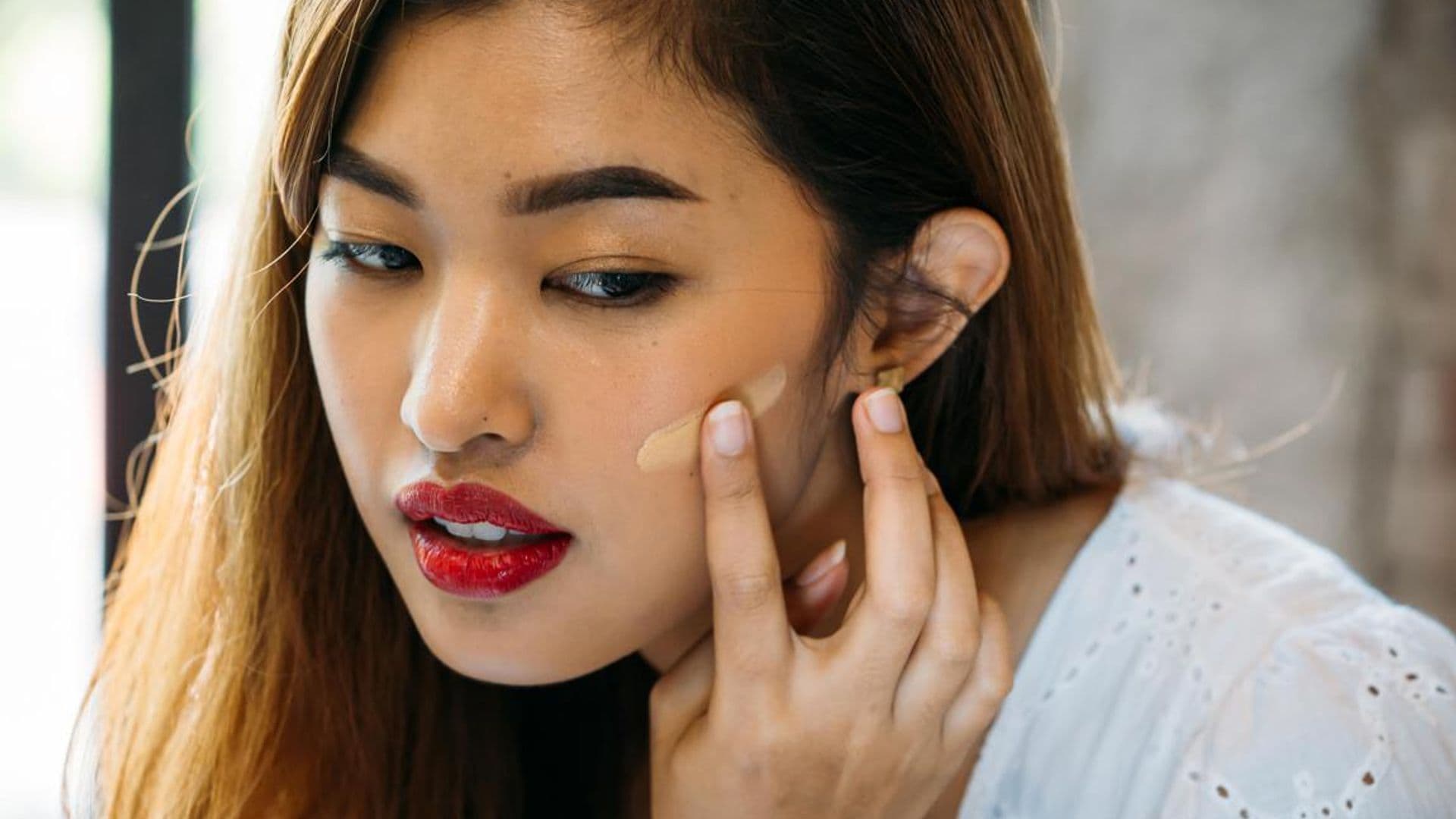 This makeup artist reveals the truth behind the viral TikTok foundation hack
