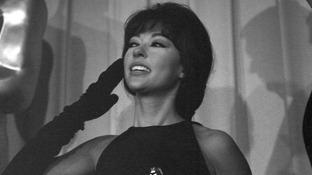 Rita Moreno makes history at Oscars