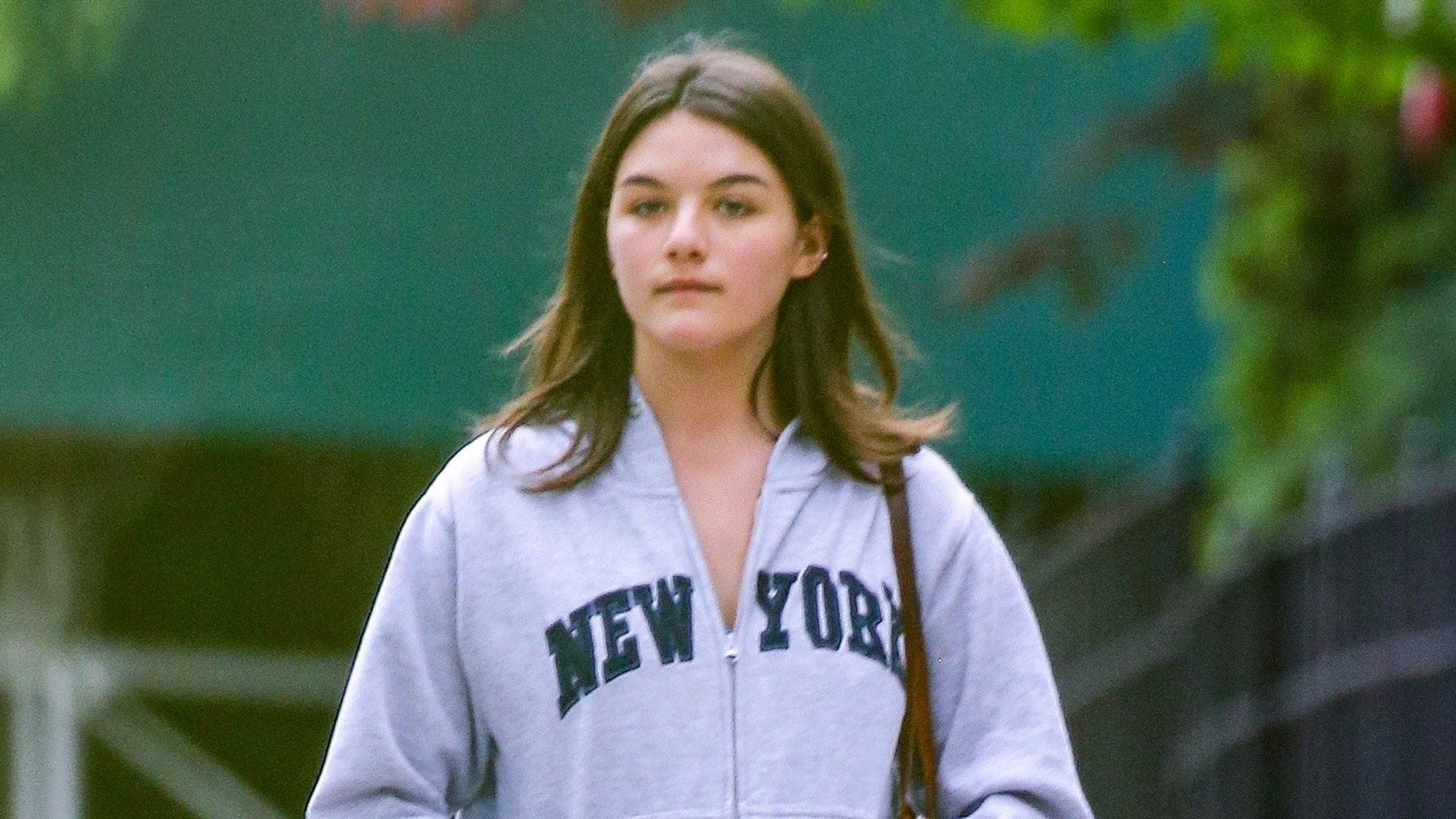 Suri Cruise channels her New Yorker roots in sweats for an iced coffee run