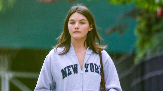 Suri Cruise channels her New Yorker roots in sweats for an iced coffee run