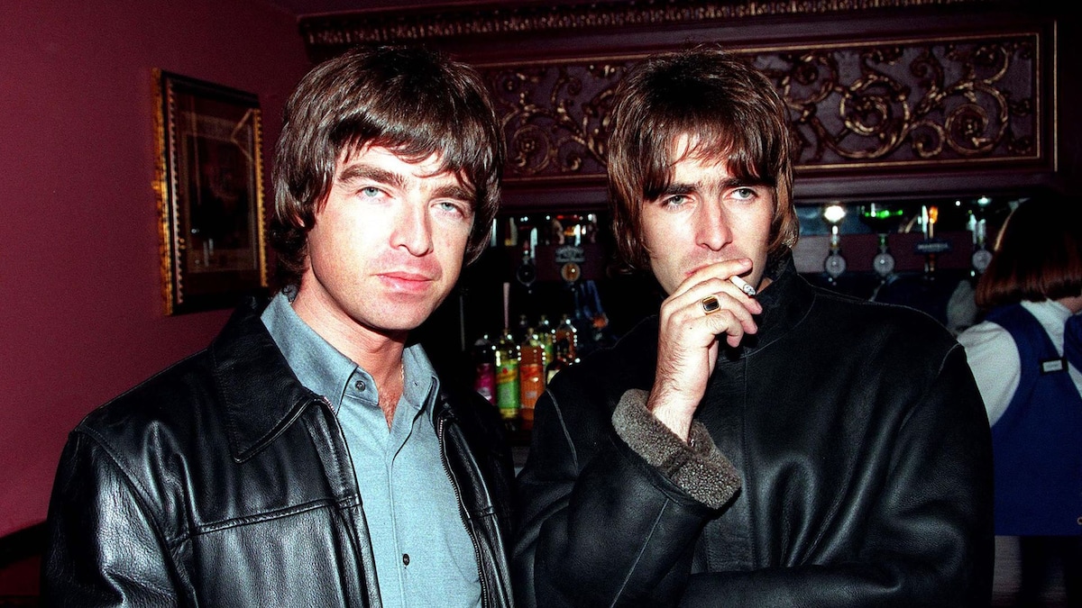 https://www.hola.com/us/horizon/landscape/af09ec127604-london-oasis-lead-singer-liam-gallagher-and-brother-noal-gallagher-at-the-openin.jpg?im=Resize=(1200)