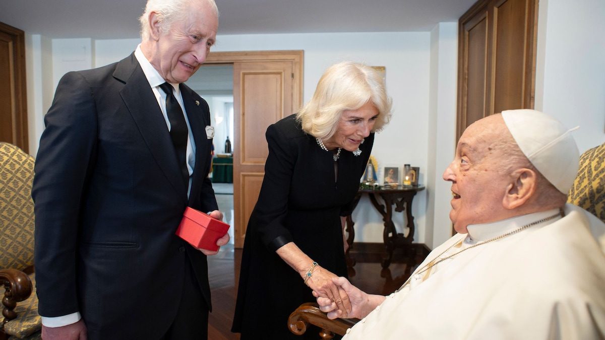King Charles pays tribute to Pope Francis less than two weeks after their last meeting