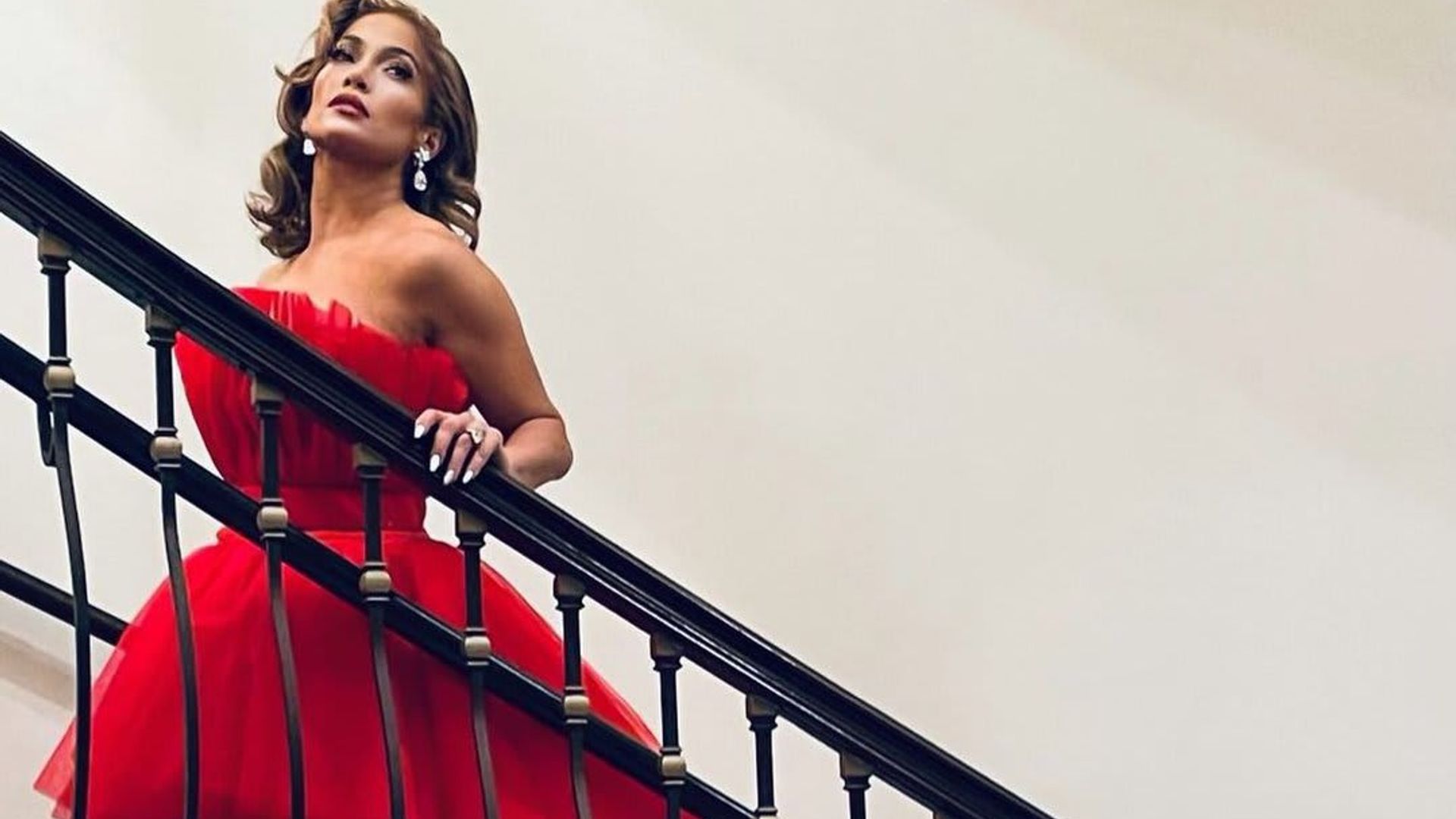 jennifer lopez christmas dress Jennifer Lopez Nailed Holiday Dressing in a Red-Hot Party Dress