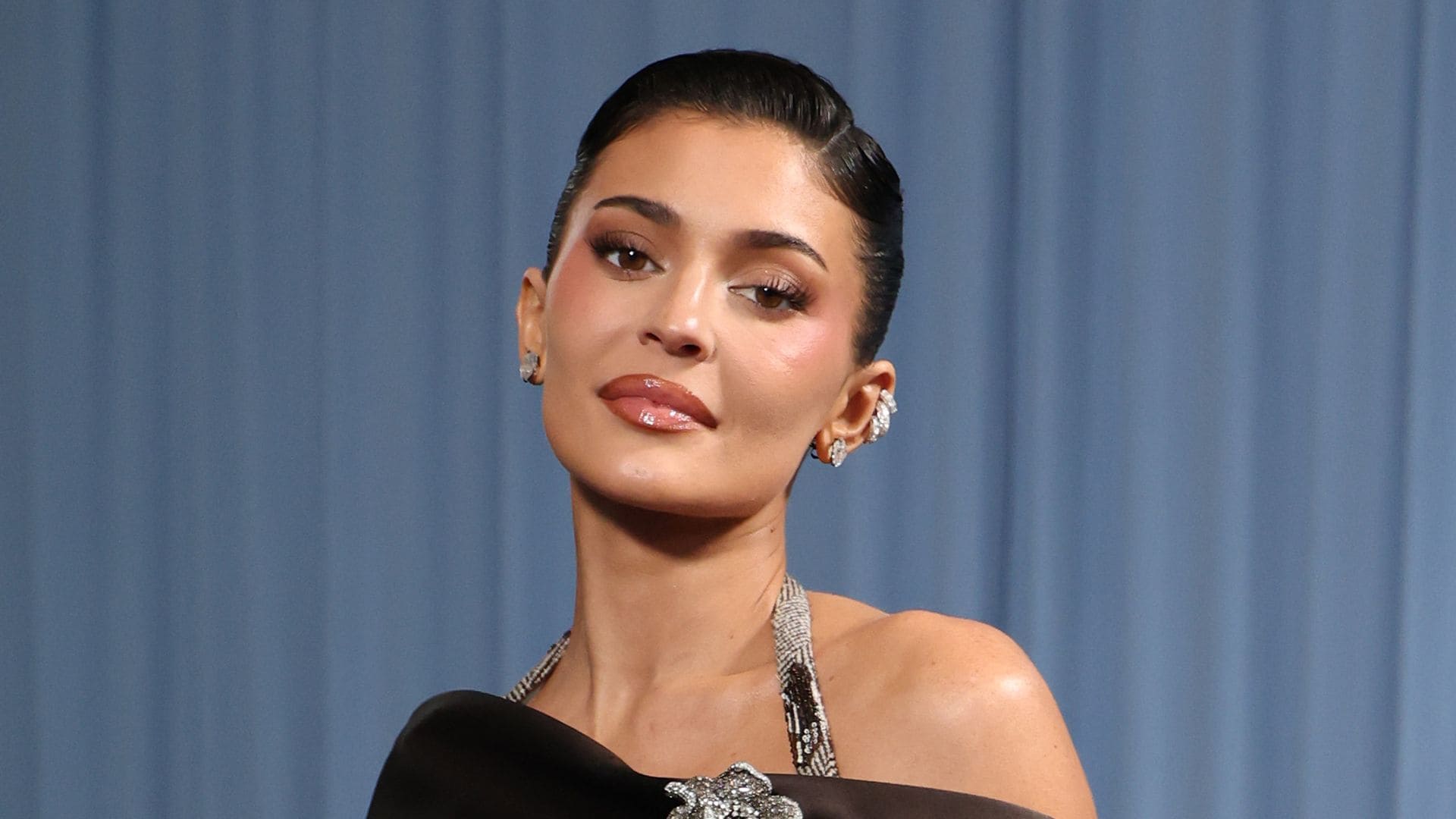 Kylie Jenner shows off her toned abs in bold Madonna-inspired look