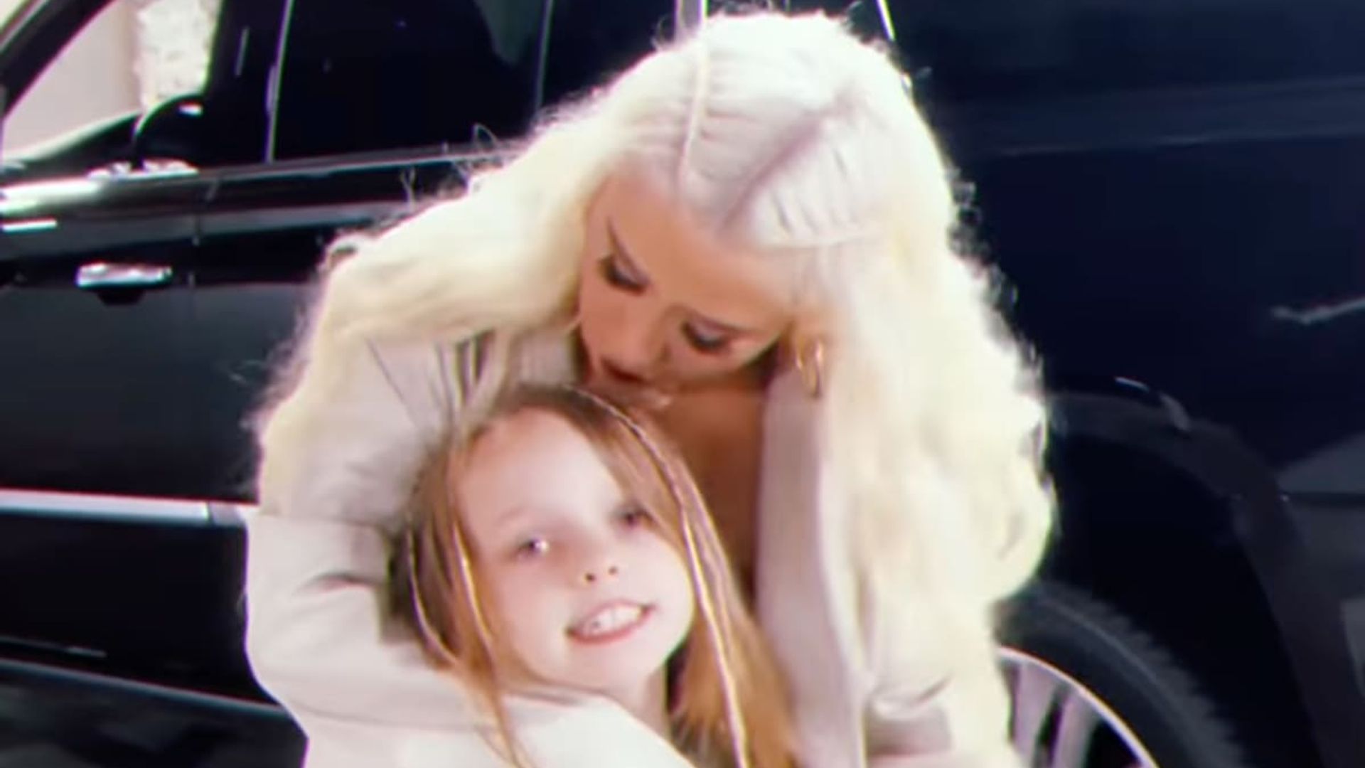 Watch Christina Aguilera dance sweetly with her daughter at Frida Kahlo’s art gallery