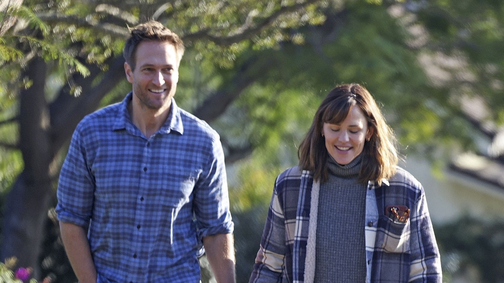 Jennifer Garner holds hands with boyfriend John Miller amid Ben Affleck reconciliation rumors